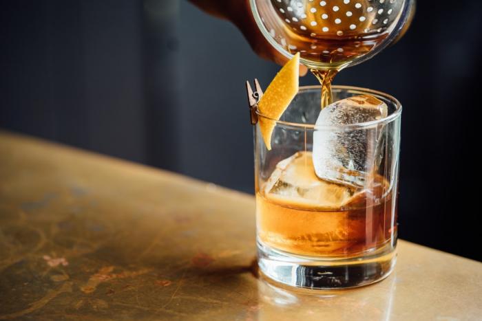 cl_atlanta's tweet photo. 🥃CL Recommends: Bourbon Barons Social at the Garden🥃
📍Southern Art and Bourbon Bar
⏰7:00 PM
💰$40
#CLRecommends #CL #CLATL #CreativeLoafing #bourbon #chef #DavidBartlett #FourRosesBourbon #drink #eat #summer #fun #saturday #weekend #thingstodo #ATL #Atlanta https://t.co/3mhQriLVcQ