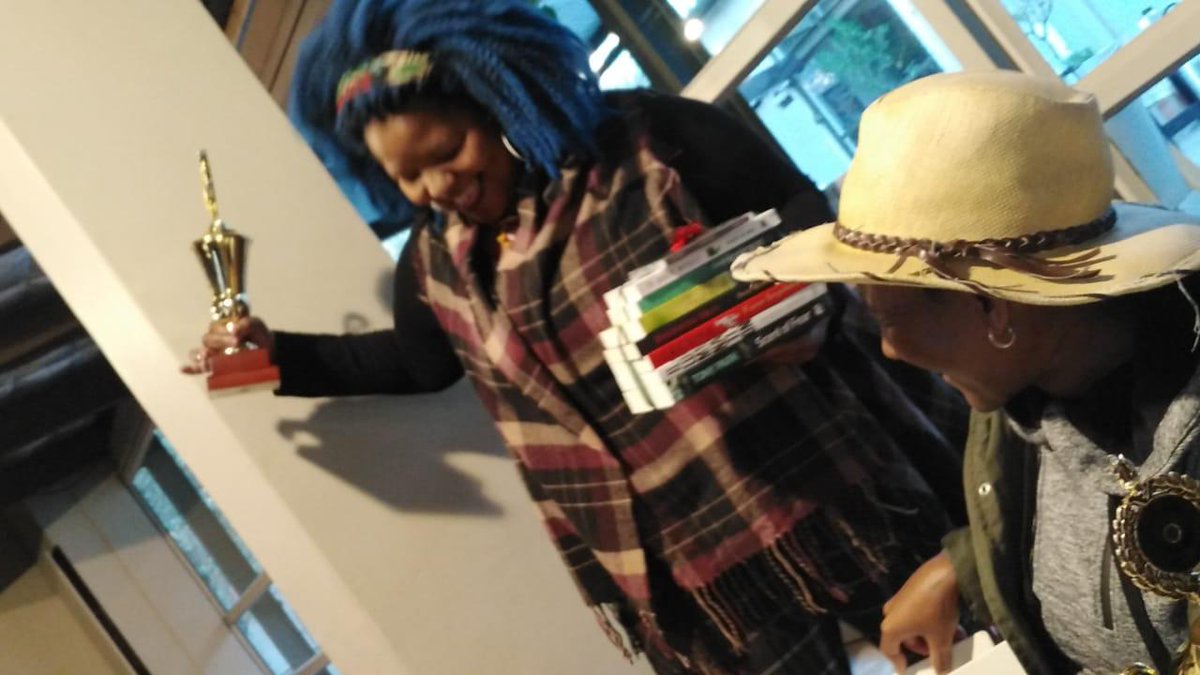 BafatiBebumbene's tweet photo. #gamaphile #writerscompetition #Bafatibebumbenebookclub Congratulations to @Aya_Xaba for winning the @gamaphile writing competition๐๐๐ https://t.co/SNszlEktJm