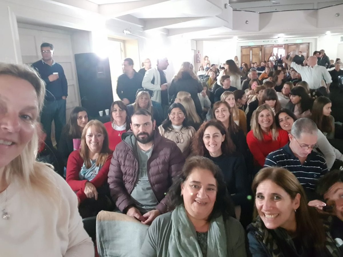 Ka_E_Ro's tweet photo. #MED2019 #Cadadiacuenta @stellafornas @juliadeget @BAConectados @InspeccionGral @ https://t.co/ur70fnRBVc
