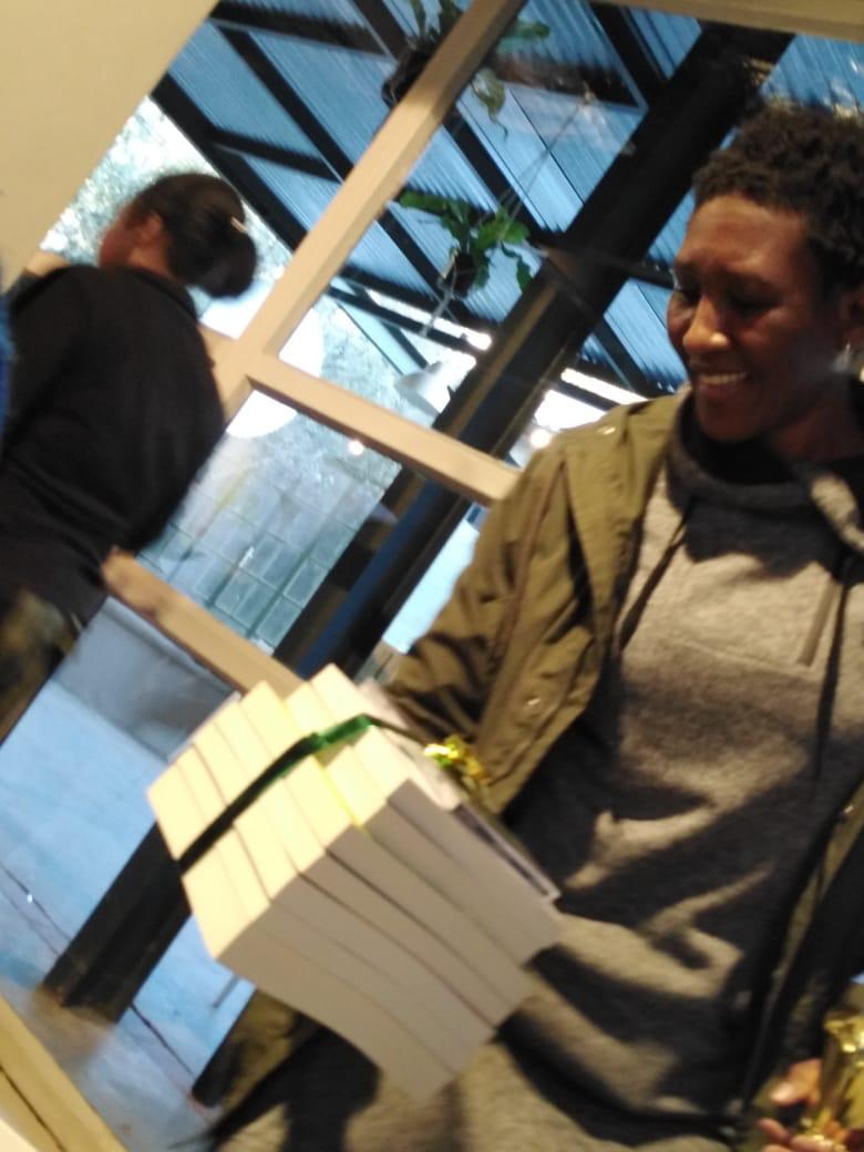 BafatiBebumbene's tweet photo. #gamaphile #writerscompetition #Bafatibebumbenebookclub Congratulations to therunner up finalist @MolelekiTumelo ๐๐๐๐for the @gamaphile competition. The great book gifts from @PanMacmillanSA https://t.co/hWNnPcRbx3