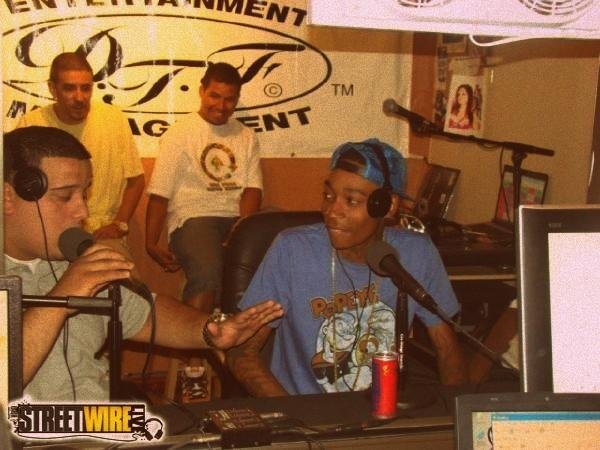 ClassicByWiz's tweet photo. Picture of Wiz Khalifa in the studio #StreetWire, 2008 https://t.co/wikxGocmSW