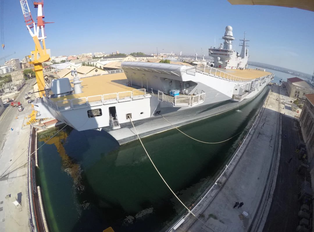 #NaveCavour in bacino a Taranto per i lavori di ammodernamento: dovrebbe tornare in servizio nella seconda metà del 2020.