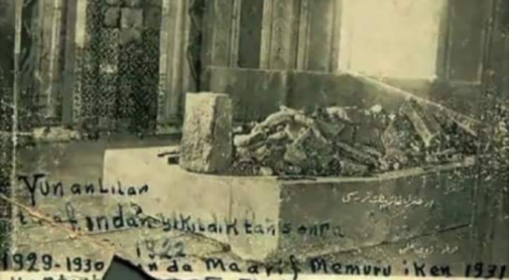 Yilmaz_Ozdill's tweet photo. 1922, işgalci Yunan tarafından kaçarken tahrip edilen Ertuğrul Gazi Türbesi... “30 Ağustos bayram değildir” diyen Bursa büyükşehir belediye başkanı utanmasa “yas” ilan edecek demek ki! https://t.co/ZlbAr2SGXO