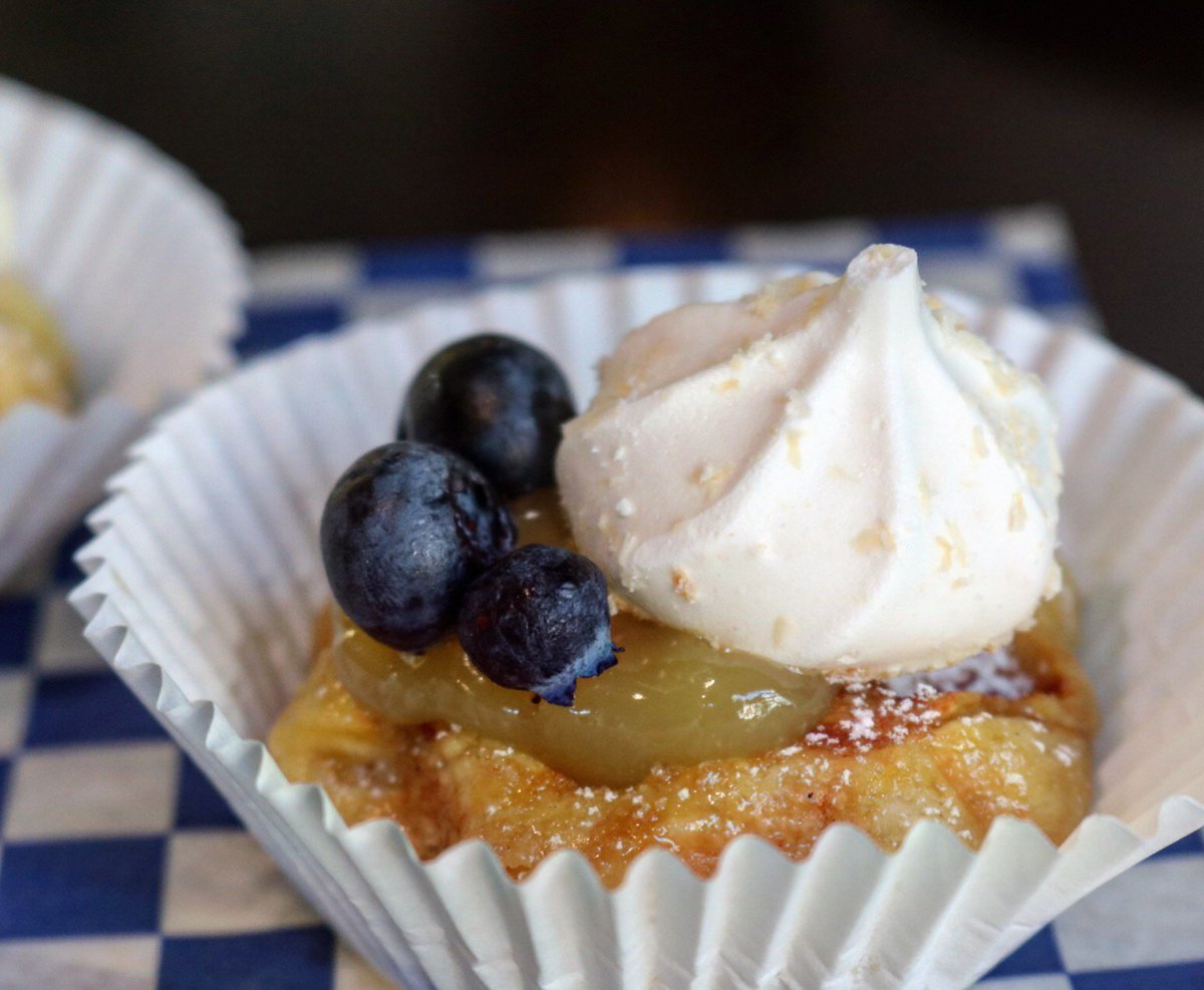 Next time you're at the @VictoriaPublicMarket check out WaffleBeast! Located at the far end of the market, WaffleBeast is a hidden gem specializing in Leige waffles and east coast style donairs. 

#dvba #dvbafamous #downtownyyj #yyjtreats #waffles #donairs