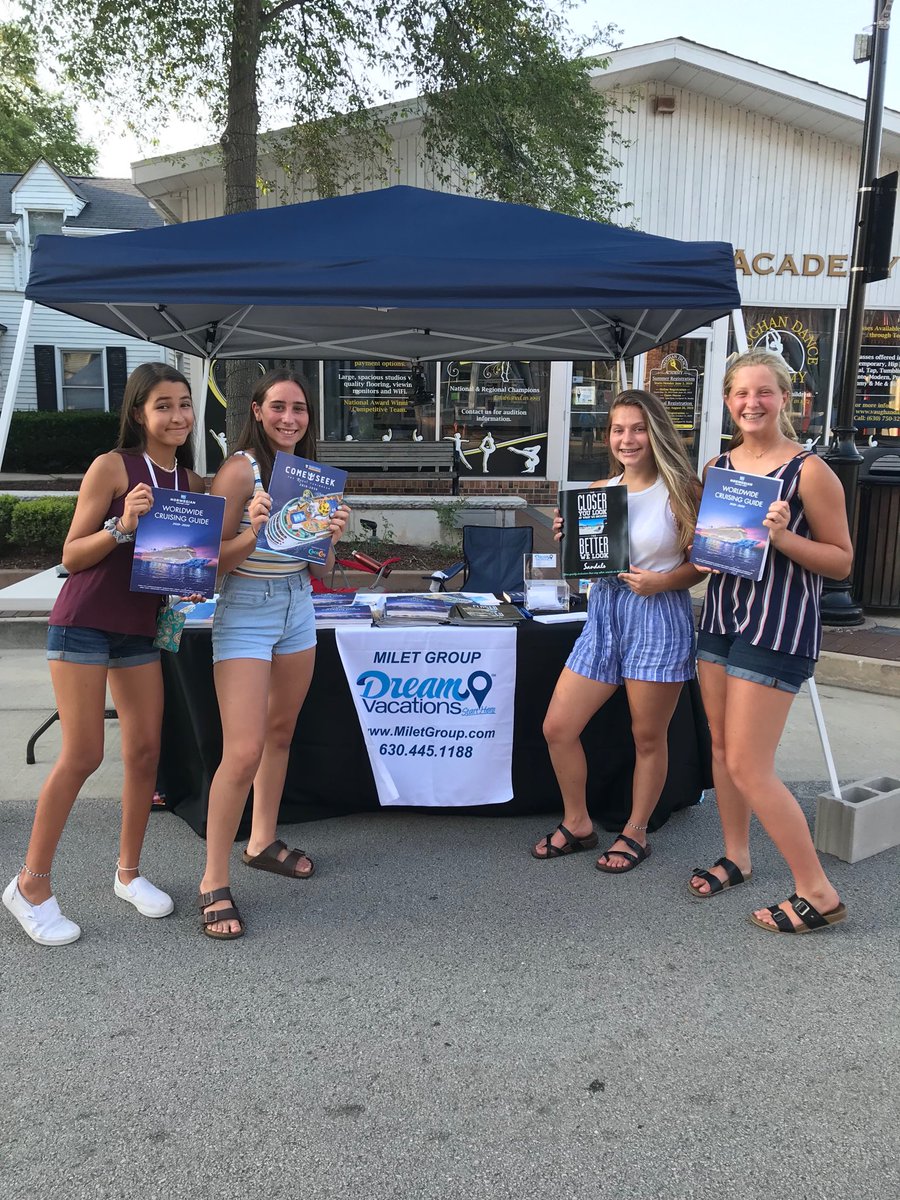 MiletBrandy's tweet photo. How sweet! Our π₯ girls came to support Milet Group Dream Vacations at the fest today!π Thanks for stopping by girls! #plainfieldfest #softballfamily #travel #miletgroupdreamvacations https://t.co/svg1yjFqd1