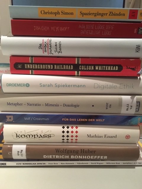 tobiasfaix's tweet photo. so, gestern die letzte Vorlesung gehalten und heute die letzte Mail geschrieben - jetzt ist Urlaub angesagt! Und die Bücher sind auch schon gepackt! Kann also losgehen! ;)
#ulaub #buecher #leben https://t.co/MRp4k5tXN8