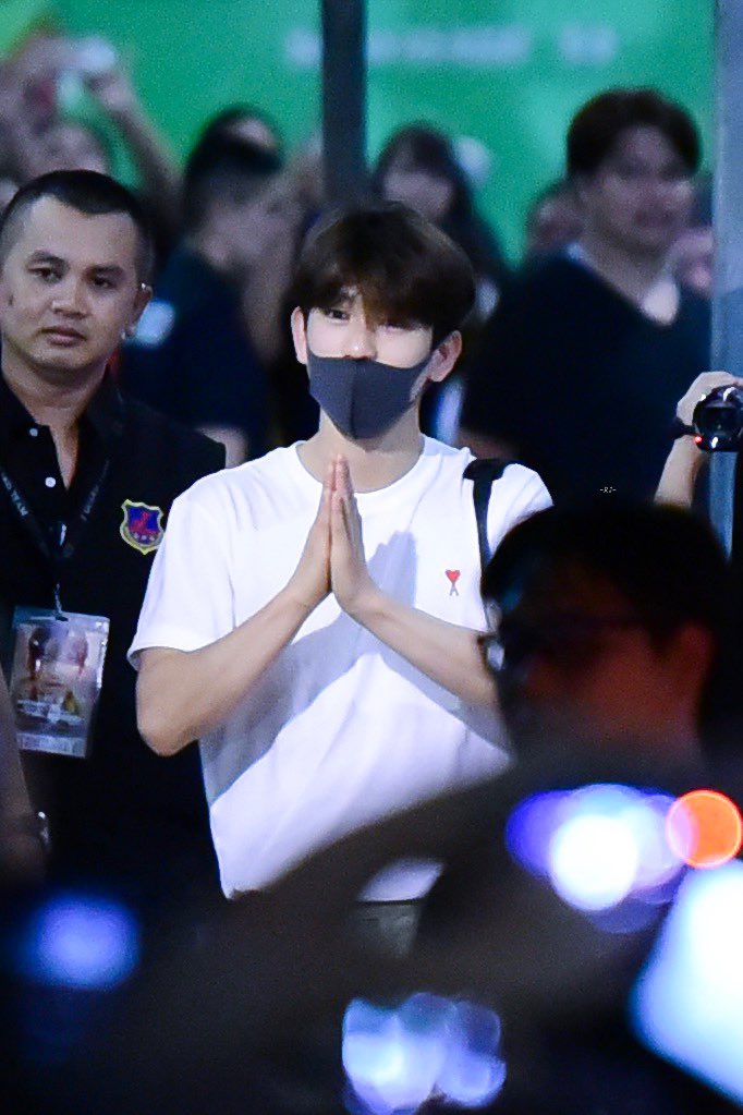 รจ. tweet media
