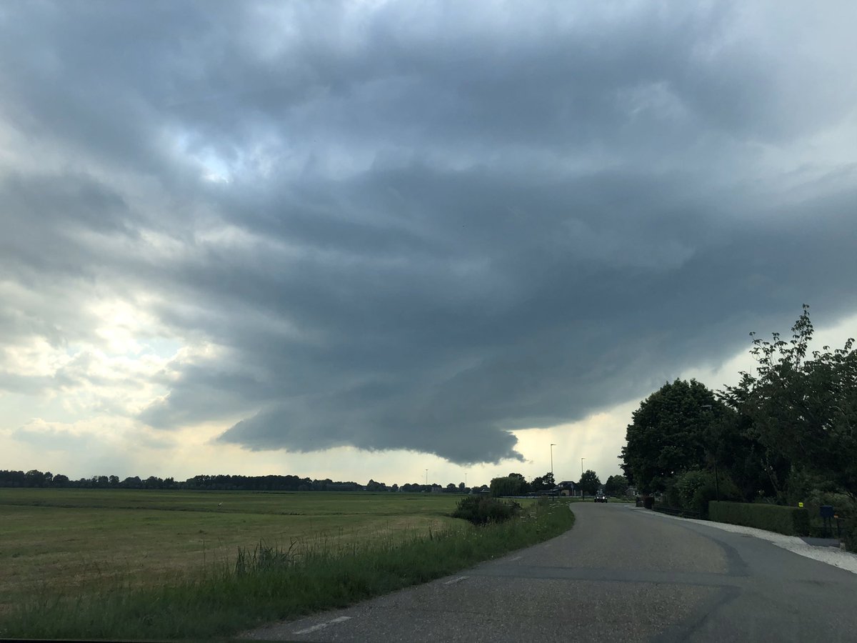 Vortex_NL's tweet image. #nature #natuur #weather #weer #hagel #hail #extremeweather #tornado #twister #noodweer #stormchasing #tornadojagen #storm  #adventure #extremeadventure #clouds #wind #lightning #bliksem #extremenature #climate #climatechange #vortex1 #xtremechasing #twentechasers #Netherlands