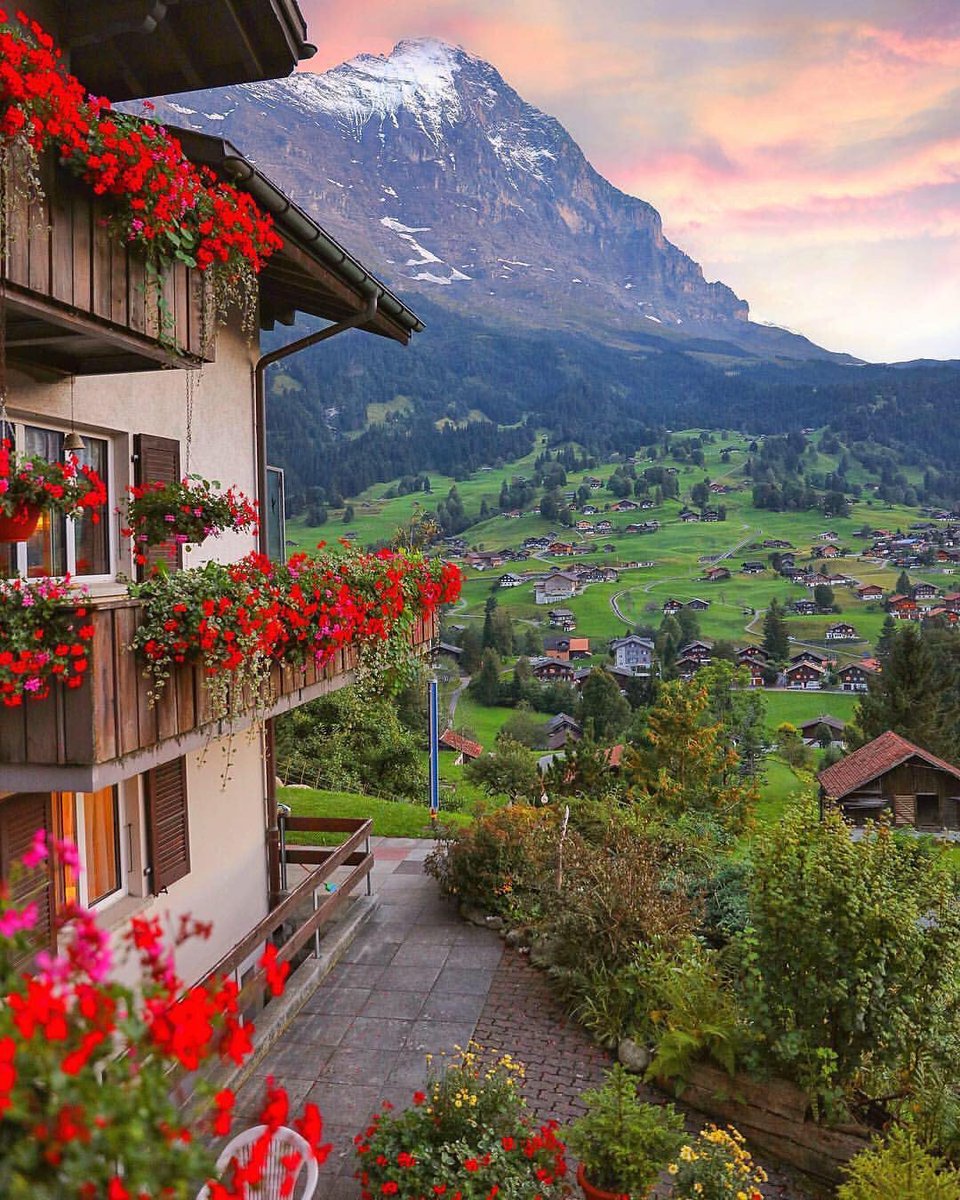 hotels_ar's tweet photo. الصوره لكوخ بسيط في جريندلوالد #سويسرا تديره عائلة وتحرص على تزيينه دائما بالزهور
ايميلهم
alice.steuri@bluewin.ch
-
على يمينه مباشره
فندق كابانا
https://t.co/PVZMQPc7ae
-
وخلفهم فندق👇🏻
https://t.co/GIyve4GMIy
-
احداثية موقع التصوير
(46.6254769, 8.0283233) https://t.co/opCzK0lMoY
