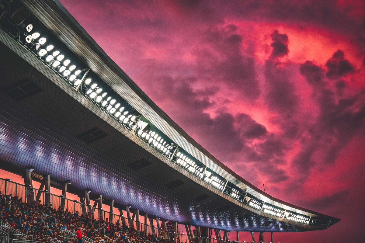 bracehemmelgarn's tweet photo. A beauty of a night. #MNTwins https://t.co/Bo4fyY97Dj