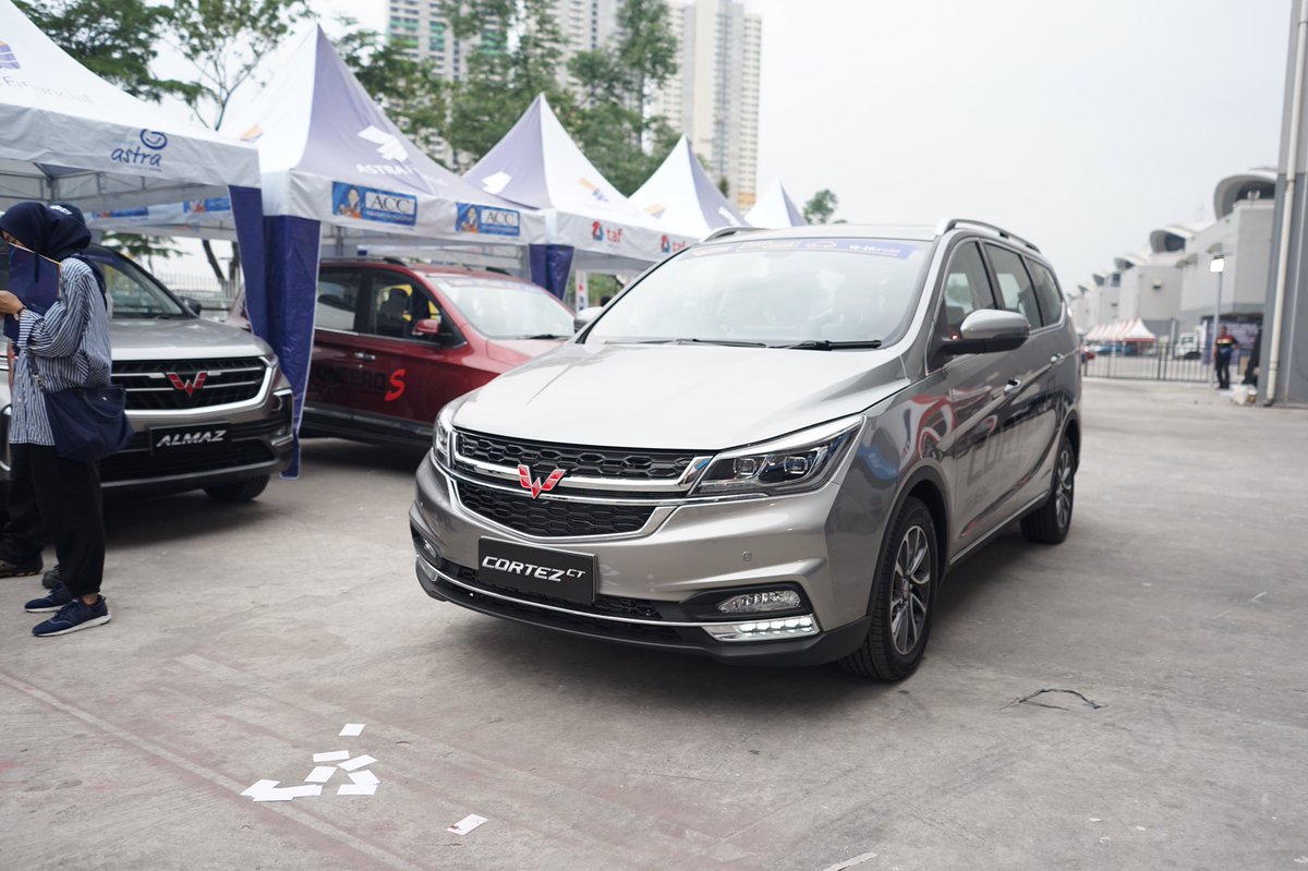 WulingMotorsID's tweet photo. Para pengunjung #GIIAS2019 hari ketiga telah merasakan kenyamanan & kecanggihan fitur Wuling.
Yuk, besok rencanakan bersama keluarga Anda mengunjungi booth #WulingGIIAS2019 Hall 3H, ICE BSD City, 18-28 Juli 2019. https://t.co/0eT5VHHVX8