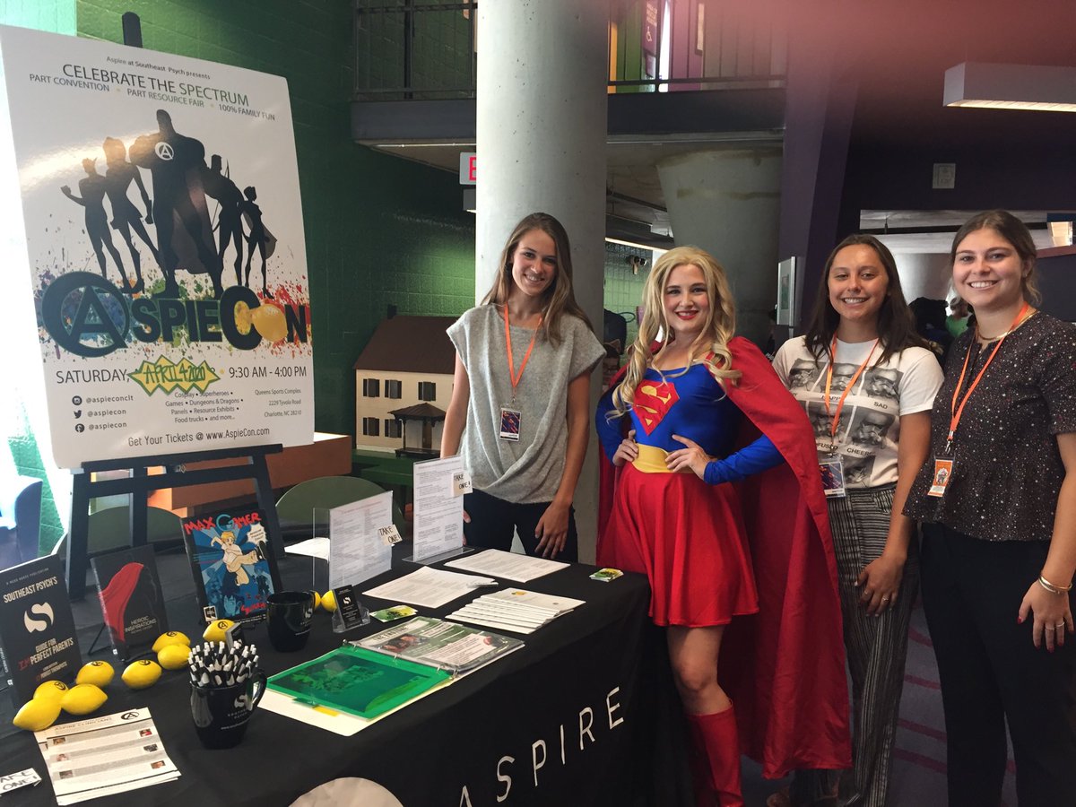 KelleyBolton's tweet photo. Look who stopped by to say hello! Thanks for visiting Supergirl! ⁦@AspieCon⁩ ⁦@SoutheastPsych⁩ ⁦@JorrunCosplay⁩ #AspiesAreAwesome https://t.co/8Xdtc8y0qB