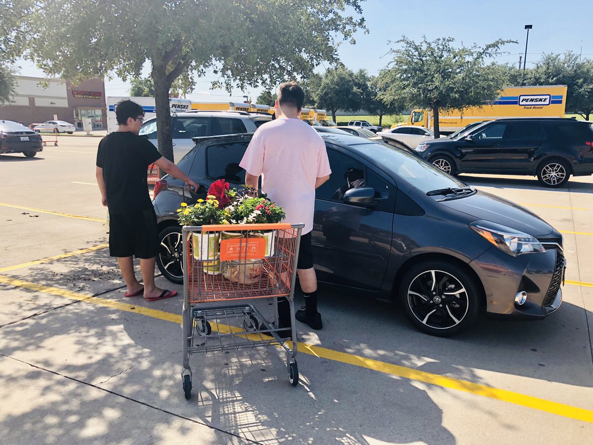 Erika1Romero's tweet photo. 🙋🏻♀️Who says my @ToyotaLatino @Toyota #Yaris can’t handle these big boyzzz🧑🏻🧑🏽🧑🏼and cargo filled of flowers🌷🌸🌺, top of the line car and just☝🏼of my retirement get-around vehicles💁🏻♀️ #lifeattoyota #lifeatlexus #nephews #summerintexas #losangeles https://t.co/vGThVzziOJ