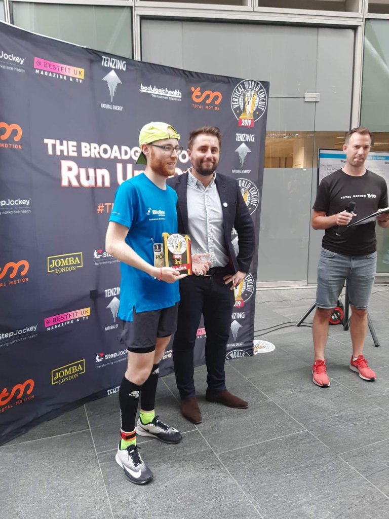 MickaelPourcelo's tweet photo. 1er podium sur le #VerticalWorldCircuit à la #TMRunUp2019 de Londres, assorti dans la foulée d'une victoire sur le 1/4 Vertical Mile comme en 2018! 🇫🇷 On en redemande! #SortirDuCadre
#VWC19 @TM_Towerrunners @TotalMotionEvts @agrosolutions @BiolineByInVivo https://t.co/dW25dK1UNz