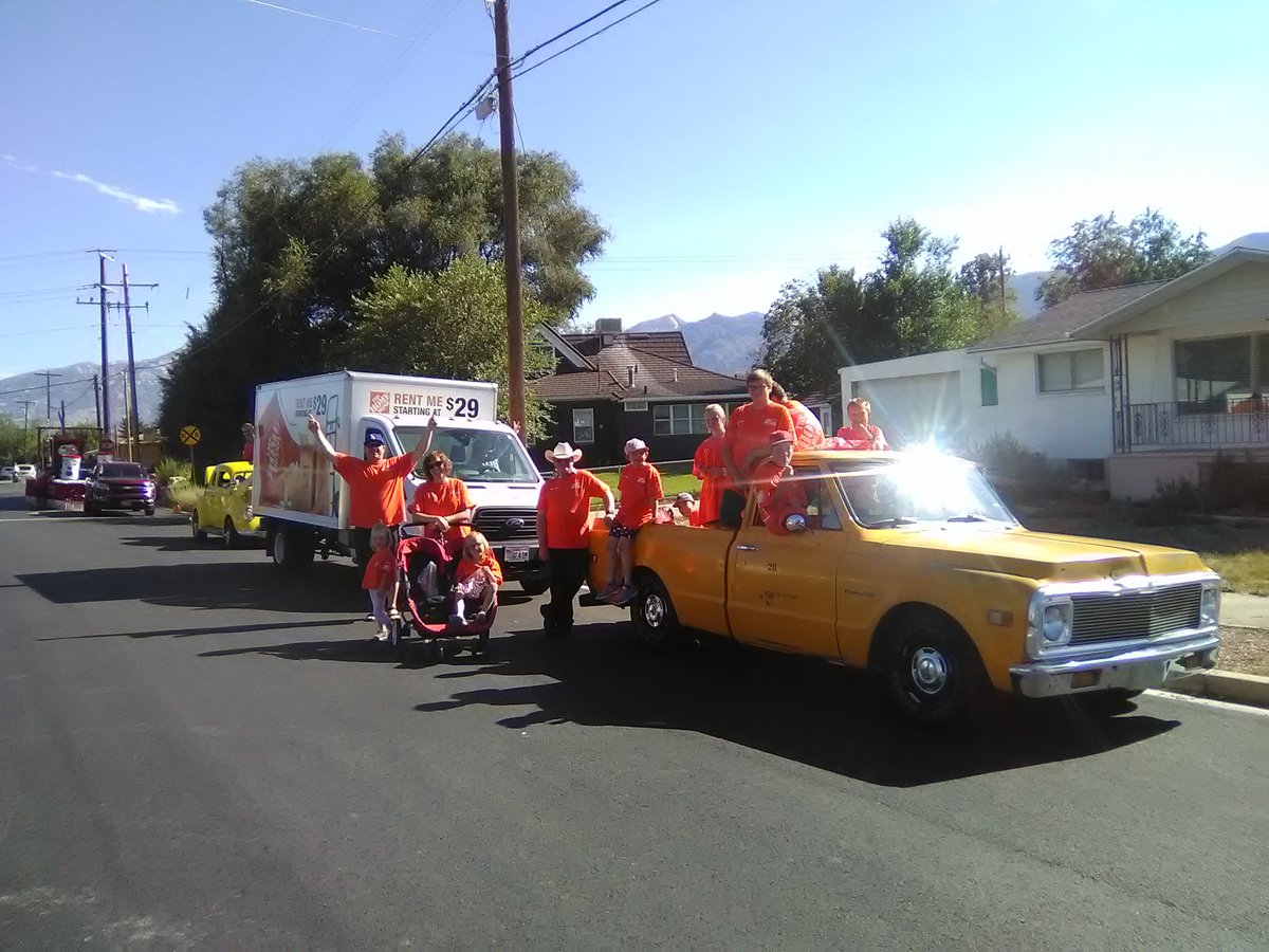 Christi97309975's tweet photo. We are ready for the parade in American fork #steeldays#4417 https://t.co/DXP15UvBE1