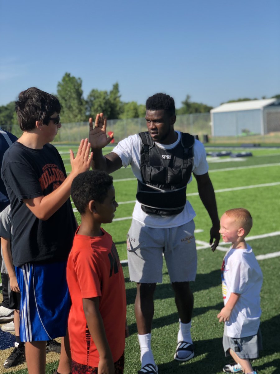 DreamU_IndyFB's tweet photo. Lil Pirates putting in work! #4Quarters #Classroom #Weightroom #PracticeField #COMMUNITY https://t.co/V9lsyDdC8J