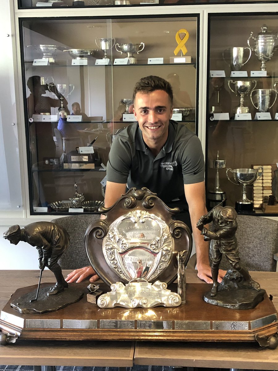 Richard50942461's tweet photo. @LothiansGolf @BroomieknoweGC @DempsterMartin Our champ back at the ranch @mark_napier97 @TurnhouseGolf let the party begin🍻🍻🍾🍾🍾🥃🥃🥃🥃🥃🥃 https://t.co/ExP0LWj8he
