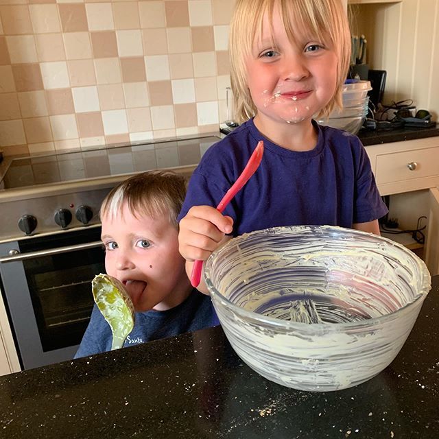 naklane's tweet photo. Always the best part of cake making #SethHarry #HugoJames #caaaaaakes #TheLanesOfCorby https://t.co/bEwmPdK8XC https://t.co/MdWWiP9I4E