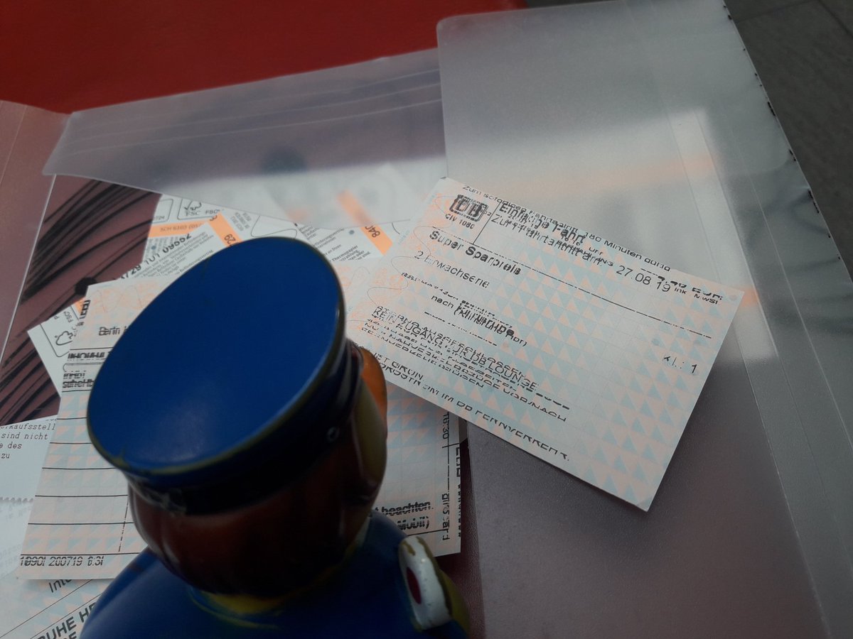 ZottelderZub's tweet photo. #FindedenFehler

#FahrkartenautomatJuchheee!

Das machte das Gerät nicht nur mit mir. 

Ergo: @DB_Bahn - Techniker ist informiert und es war nicht von Schaden, dass ich noch DB-Briefpapier rumliegen habe... #Serviceente

☺ https://t.co/zNs5UI7Df9