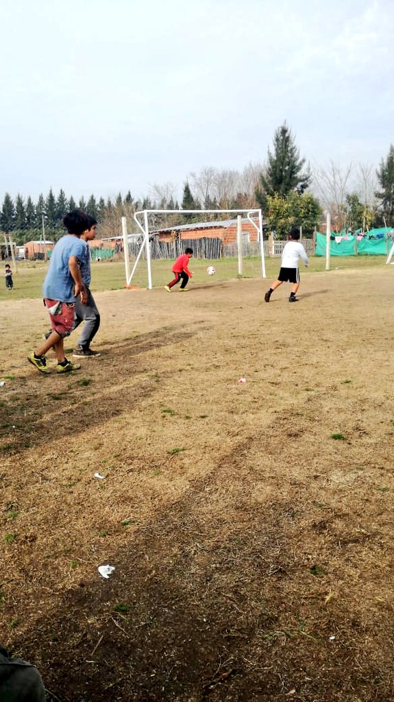 verapatricia664's tweet photo. #SABADO de Fútbol en nuestro #ClubAmistad .
Porque el deporte es inclusión , es conectarse y crear vínculos con nuestros pares.
Gracias @InesRicci #SigamosHaciendoJuntos
@NicoDucote https://t.co/iTdfyq4UF8
