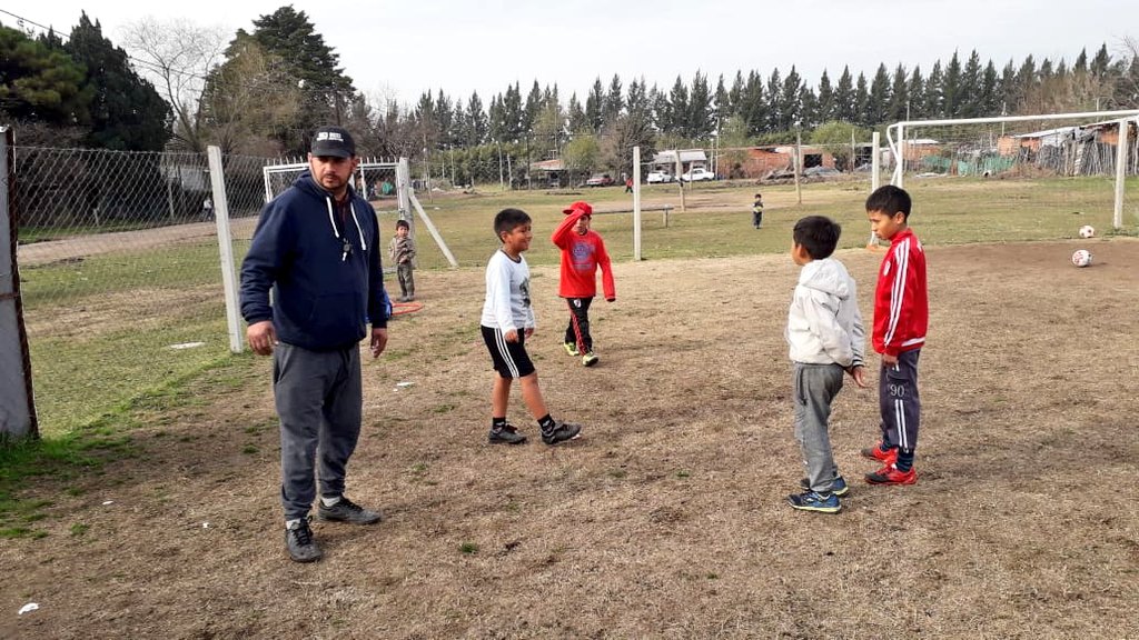 verapatricia664's tweet photo. #SABADO de Fútbol en nuestro #ClubAmistad .
Porque el deporte es inclusión , es conectarse y crear vínculos con nuestros pares.
Gracias @InesRicci #SigamosHaciendoJuntos
@NicoDucote https://t.co/iTdfyq4UF8