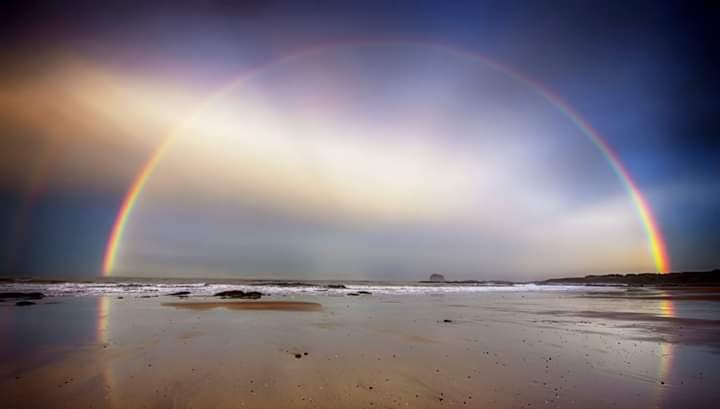 CajemeSoy's tweet photo. Un arco iris solo se puede ver cuando el sol está a 40 grados o menos sobre el horizonte. https://t.co/NSFRMAfaGg