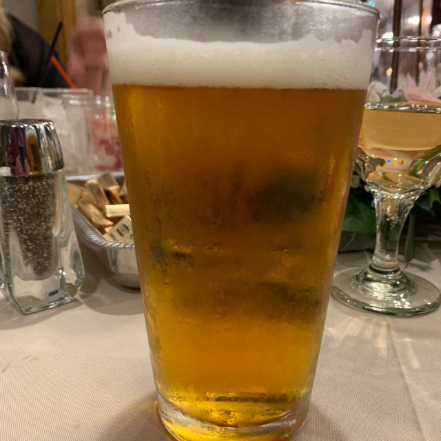 WhirlyBall's tweet photo. Drop by #WhirlyBallChicago for a taste of @GooseIsland's refreshing IPA, Next Coast 🍺. It’s the perfect weekend beer, so come have a pint or two with us 😎
#BetterKnowYourBeer #EatDrinkGameOn #WhirlyBall #WhirlyBallin https://t.co/aSg6ZOsehj