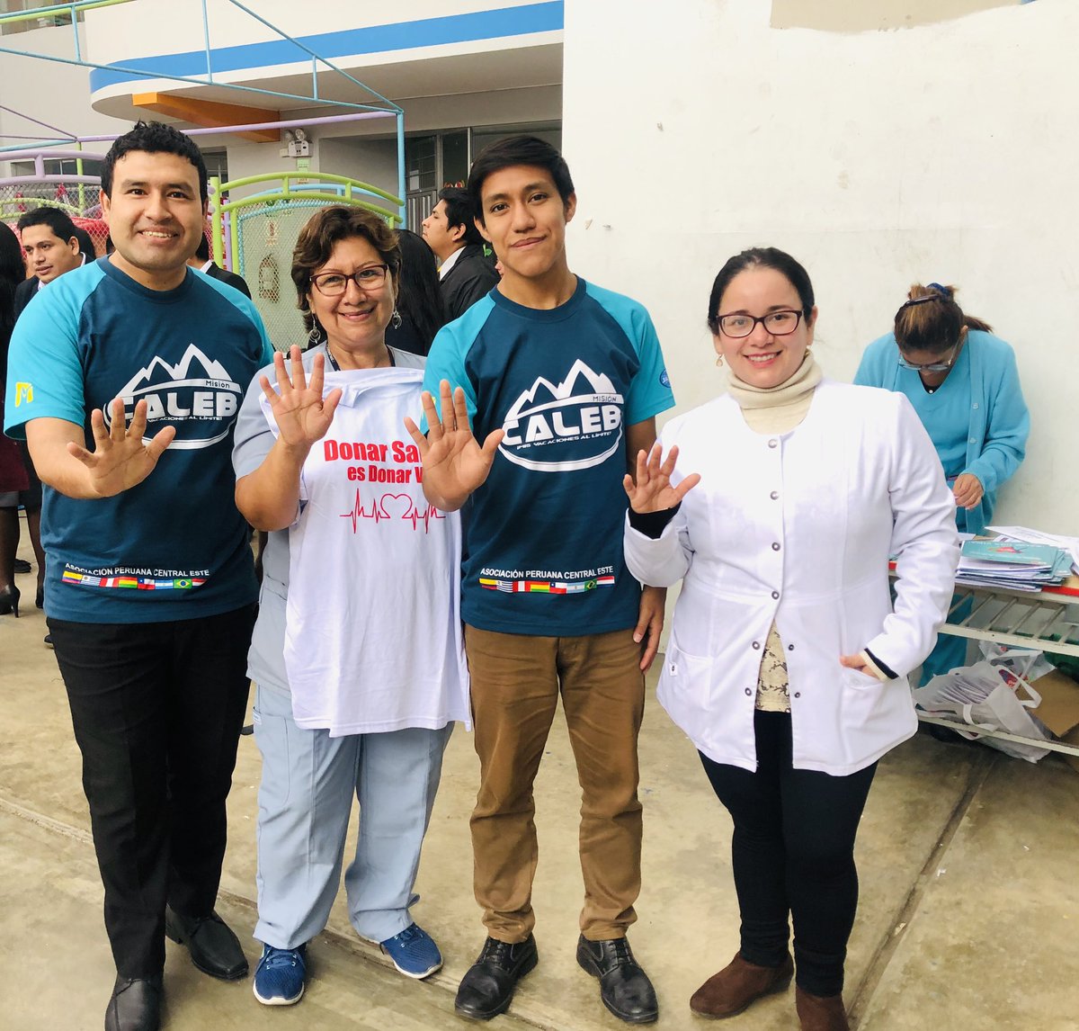 AdventistasAPCE's tweet photo. Comenzó la Donación de Sangre #vidasporvidas en Misión Caleb ¿Quién es el héroe de la historia? Quién salva vidas no siempre usa uniforme #APCE #CantoRey https://t.co/LRO3f0p5Xs