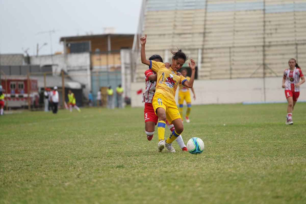⏰ 50' ST ¡FINAL DEL PARTIDO!💙💛
Un resultado injusto que nos deja con un mal sabor de boca, ¡A levantarse chicas!.
Próxima fecha vs Olmedo en Riobamba
#DelfínSC 0 #TUniversitario 0
#ElOrgulloDeManabí
#SupeeLigaEc