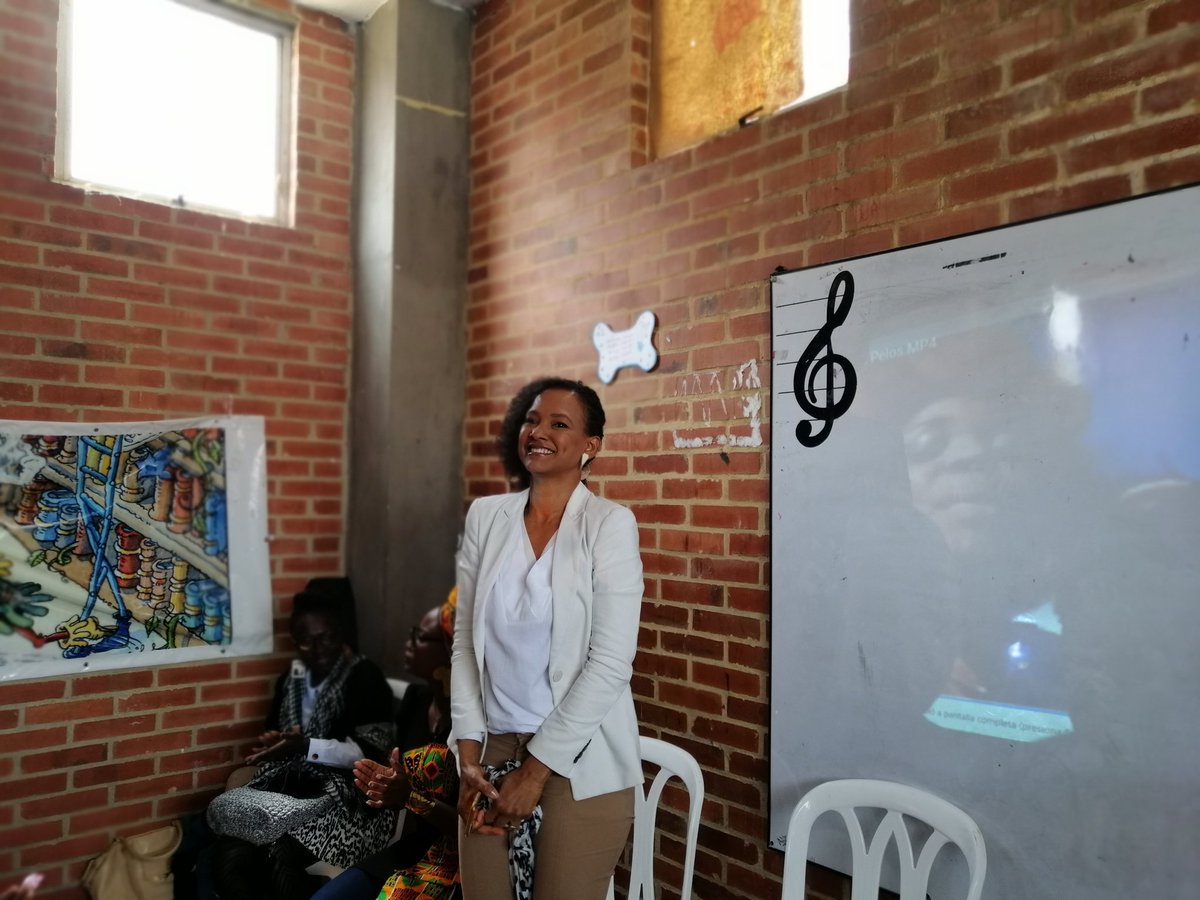 OIMColombia's tweet photo. #AEstaHora #Soacha feria de identidad y belleza afro #ViveTuPeloAfro #ProgramaInclusionParaLaPaz de @USAID_Colombia implementado @OIMColombia con participación de importantes referentes: actriz #IndiraSerrano periodista @EdnaLiliana_ @Amafrocol agrupación palenquera #CombilesaMi https://t.co/IQSH5BL1gd