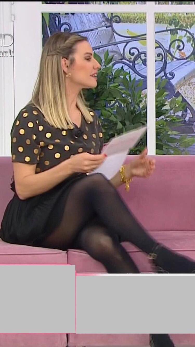 Esra Erol poz verirken