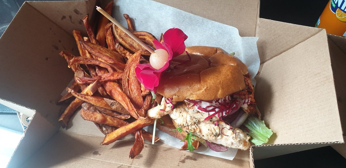 <a href="/NiceBitesDeva/">NiceBitesDeva</a> <a href="/DevaTapChester/">The Deva Tap</a> oh sweet child of mine this buns and roses burger was so good !!