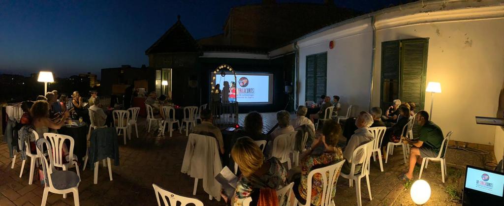 museudecervera's tweet photo. El @museudecervera participa al festival #mmeu2019 de @cervera2019. Avui 2 sessions més dels millors films de @LoCercacurts a les 22h i les 24h a la terrassa de la #casaduranisanpere amb cervesa de #caldalmases. No us ho perdeu! https://t.co/aPmhi1cHnh