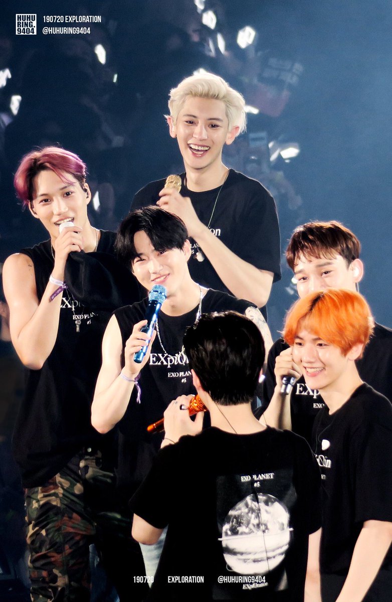 sehunownsme's tweet photo. The way they look at Sehun like he’s the most precious thing in the world :((( Relatable https://t.co/xtSlhkoXNr