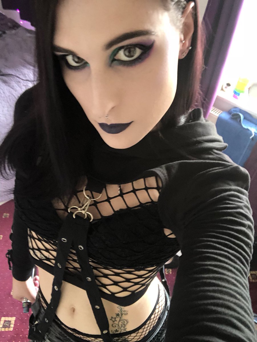 LucElHart's tweet image. Ready for God Module! #godmodule #slimelight #goth #gothgirl #gothgothgoth #gothmodel #alternative #alternativegirl