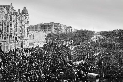  EL ROMANTICISMO ESPAÑOLJosé Zorrilla: poeta y dramaturgo español. Cultivó todos los géneros poéticos: la lírica, la épica y la dramática. Mantuvo amistad en París con Alejandro Dumas, Alfred de Musset, Víctor Hugo, Théophile Gautier y George Sand. http://dbe.rah.es/biografias/6668/jose-zorrilla-y-moral