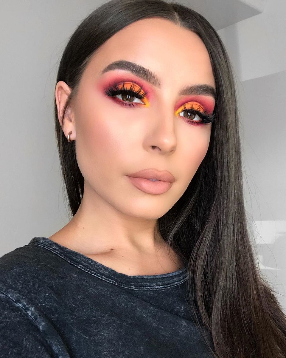 kyliecosmetics's tweet photo. set to perfection 💗 @jayyglamm wearing SAND skin concealer and BEIGE loose setting powder ✨ all 30 shades of concealer and 6 shades of loose setting powder will be available at @ultabeauty stores July 28th 💫 who’s excited? https://t.co/tYp4cTYTVK