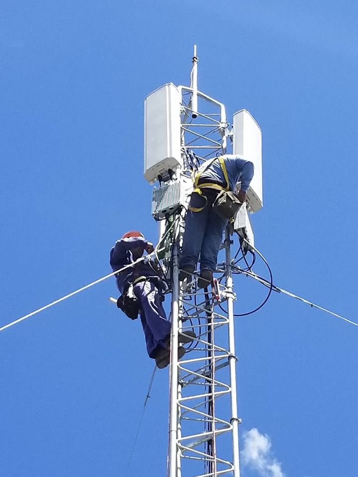 HildaAriasP's tweet photo. Los trabajadores de @ETECSA_Cuba avanzaremos, unidos, comprometidos y motivados con el proceso de informatización para aportar más servicios a nuestro pueblo. @ETECSA_Cuba en Línea con la Revolución #CubaInformatiza #CubaMasInternetvsBloqueo @MayraArevich @DiazCanelB https://t.co/PARgIKAtQc