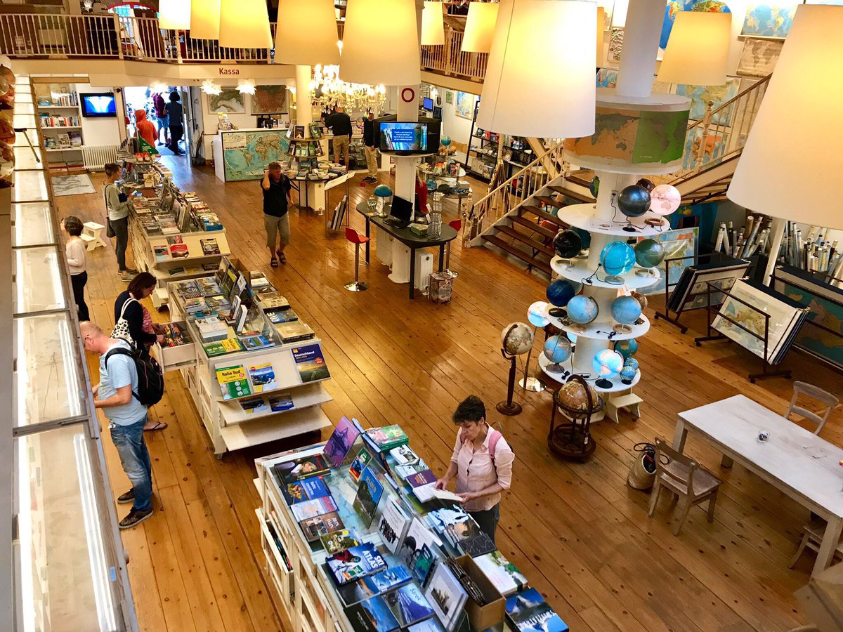 chrisbuijink's tweet photo. Pre travel fun at @piedreizen #PiedàTerre #Overtoom #Amsterdam: 4 all your travels 1 #greatbookstore. https://t.co/j4TMyafVkg