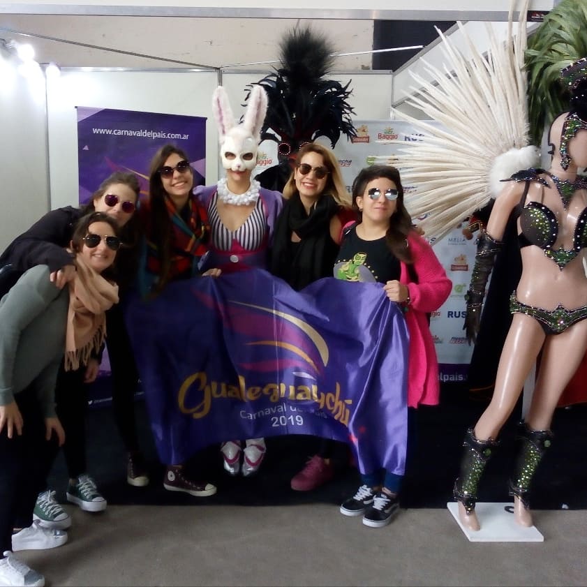 carnavaldelpais's tweet photo. Estamos en #ExpoChef #Gualeguaychú.👨🍳👩🍳
Te esperamos en el stand del #CarnavaldelPais 📱📸 @ Galpones del Puerto Gchu https://t.co/fROh4dkBkc