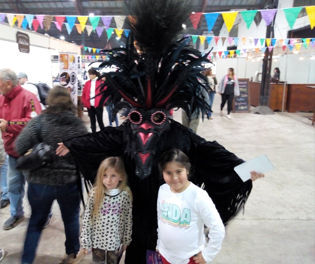 carnavaldelpais's tweet photo. Estamos en #ExpoChef #Gualeguaychú.👨🍳👩🍳
Te esperamos en el stand del #CarnavaldelPais 📱📸 @ Galpones del Puerto Gchu https://t.co/fROh4dkBkc
