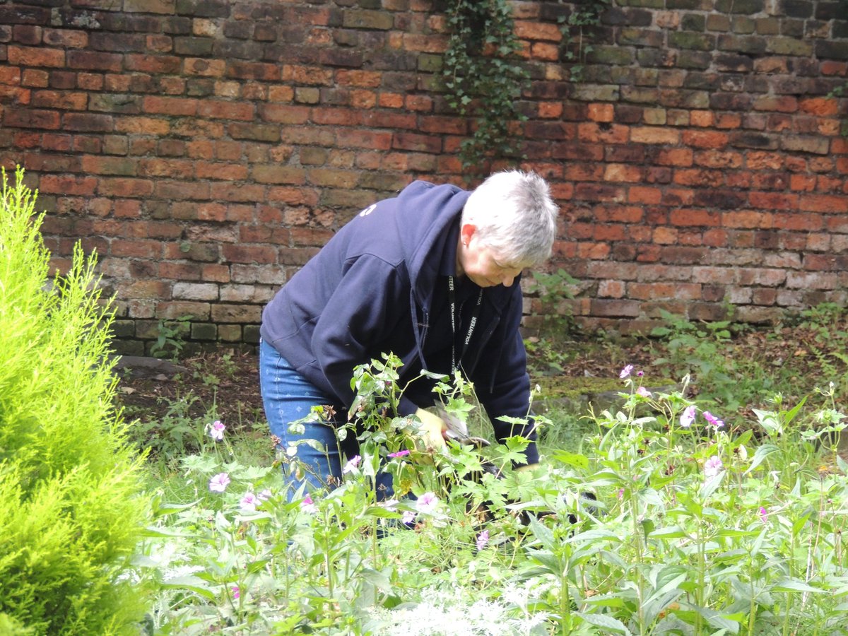 FriendsofFOPCC's tweet image. The weather was kind to the Friends of Prescot Cemetery &amp;amp; Churchyard this afternoon after all the rain. We have had a good afternoon, mowing, strimming, weeding, clipping hedges and general tidying, All the benches, signposts and lecterns have been cleaned as well. Looks great