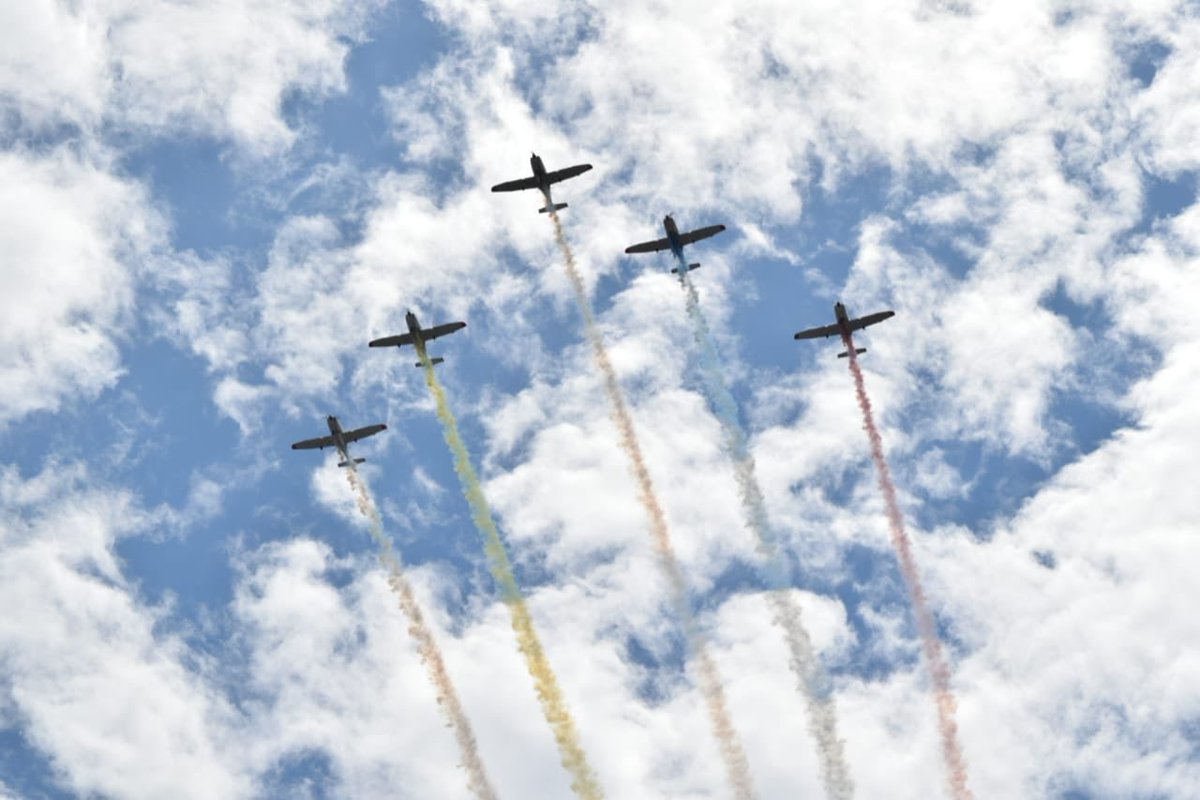 FuerzaAereaCol's tweet photo. #AEstahora| Los Vallecaucanos sienten con orgullo la conmemoración de la Independencia Nacional con el homenaje que rinden las Fuerzas Militares y la Policía en #Cali #CACOM7 #EMAVI
#MásColombianosQueNunca https://t.co/3la1oZDE0q