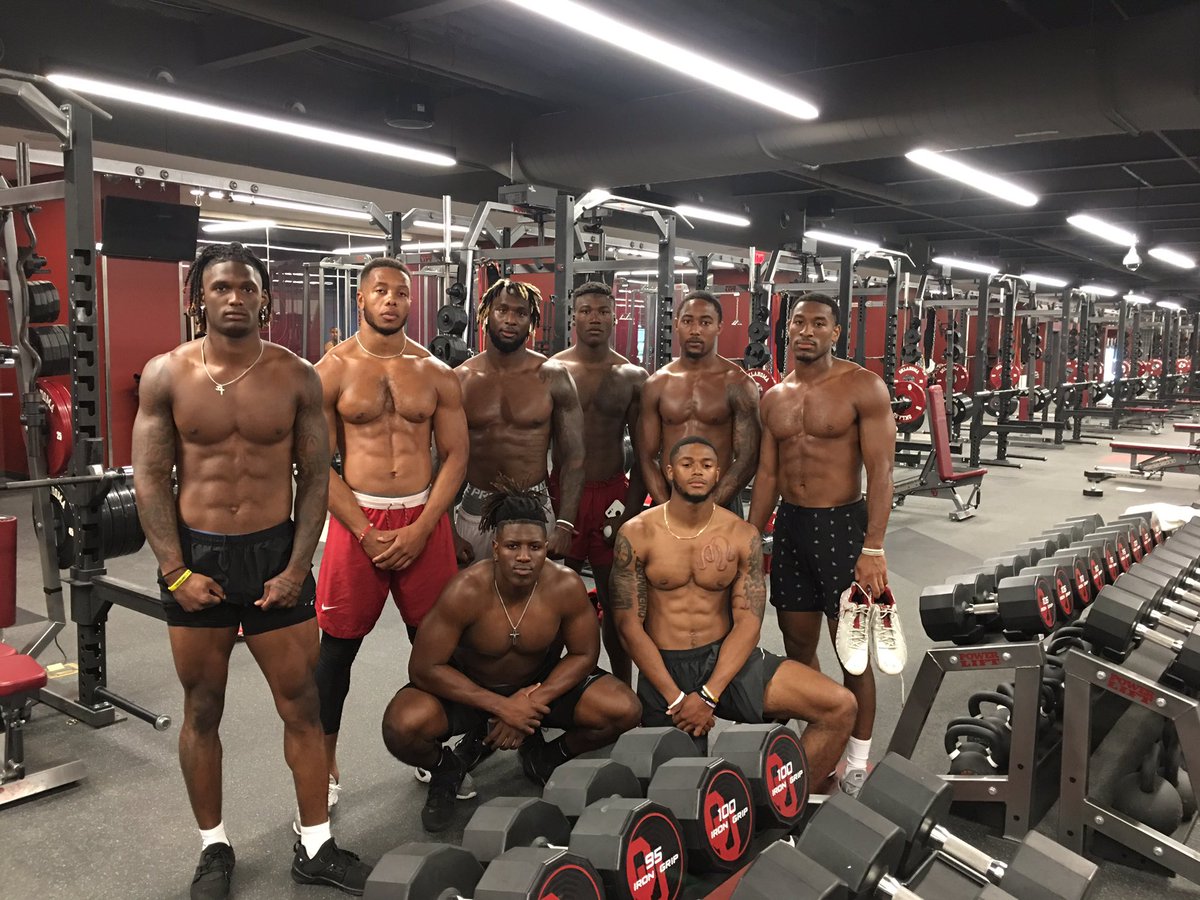 CaesarM89's tweet image. Guys getting better every day! It’s almost time! 💪🏽 🏈🏆 #Boomer