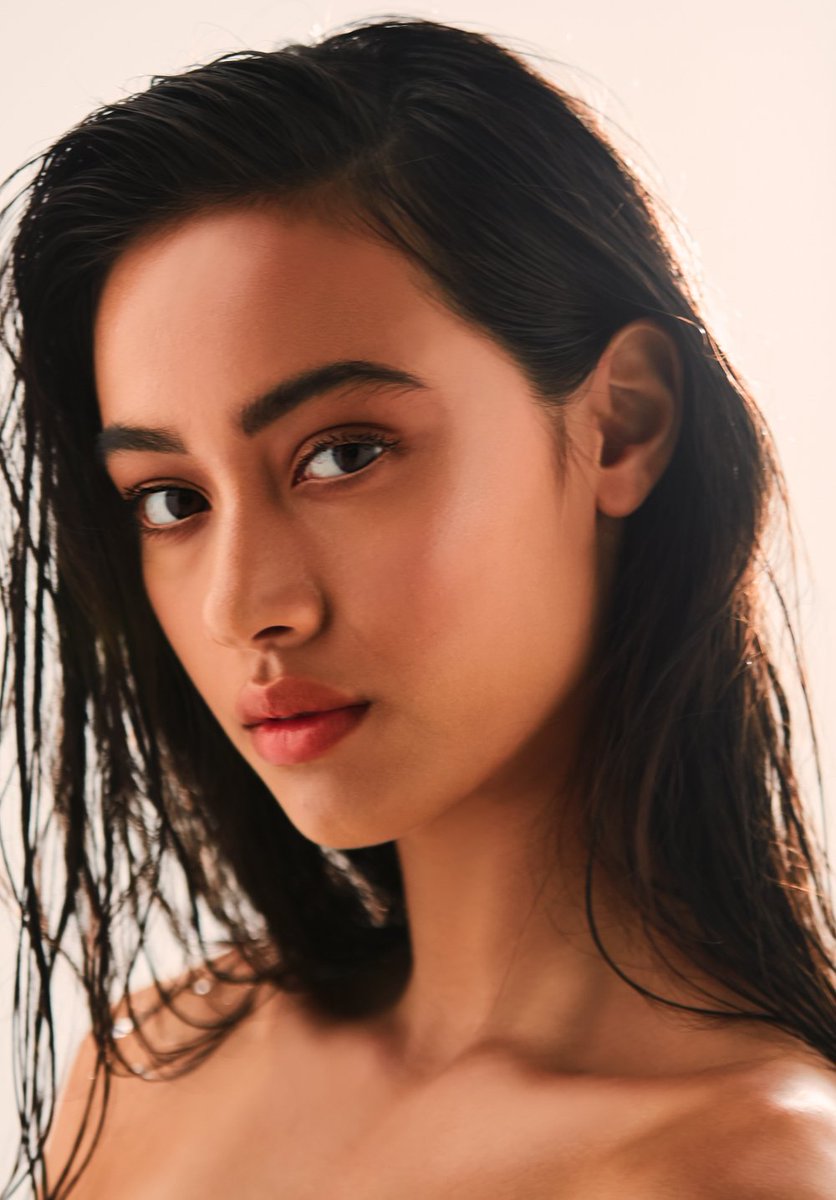 Fragrant 🌸
#NoctisEditorial x <a href="/DelamarAcademy/">Delamar Academy</a> 
noctismag.com/2019/07/19/fra…

Photography: <a href="/leoniblue/">Leoni - Blue</a> 
Lighting: <a href="/_ConnorEgan/">scary gemini</a> 
Makeup Artists: Amy, Brie, Charu, Ellie, Harriet, Kira, Louisa, Mahima, Maria, Nabella, Rosalyn, Nik