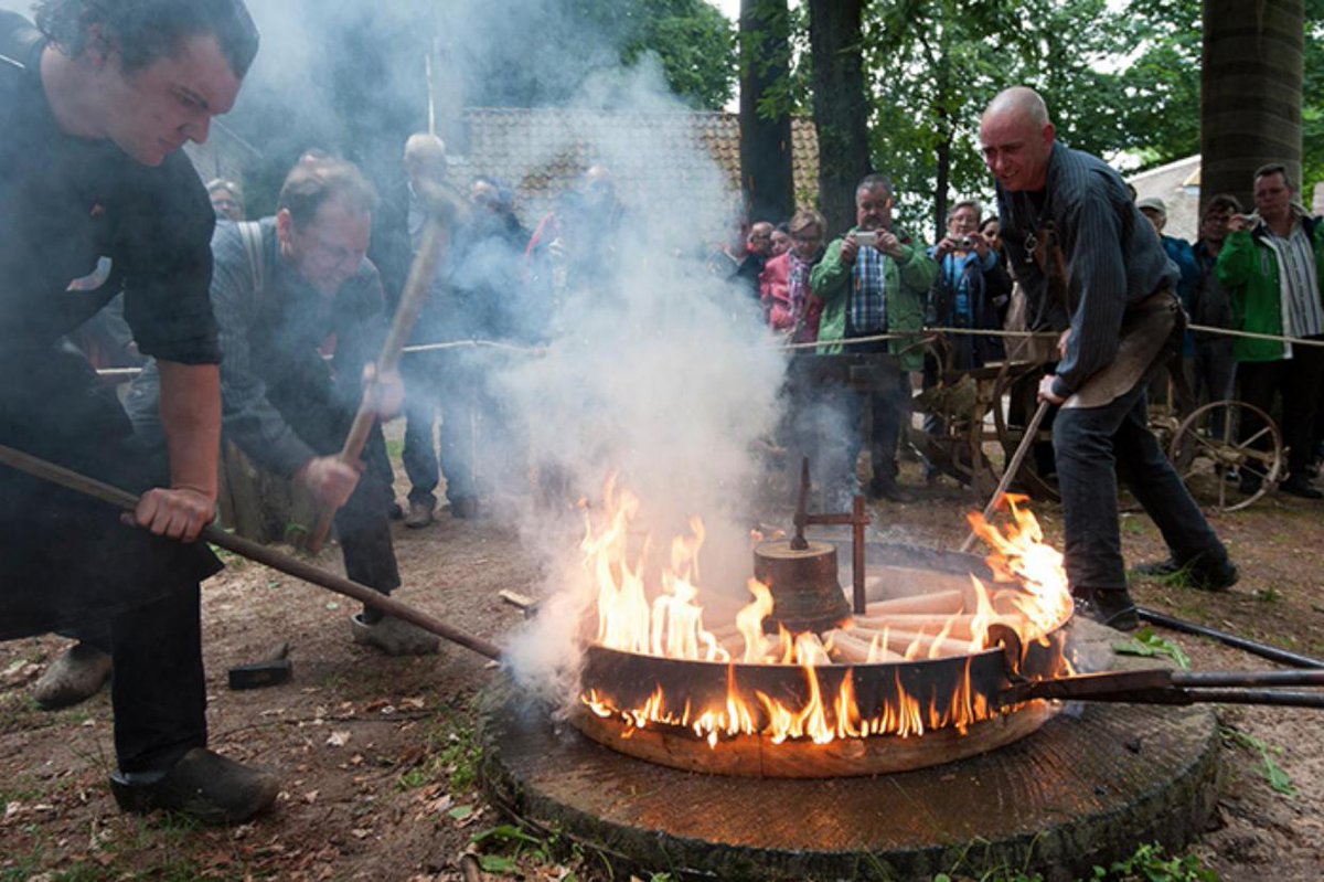 Dit weekend kun je van alles zien en doen in ons museum! 
Op zaterdag vond 'Kumpulan' plaats, op het Indisch Achtererf, met heerlijke nasi! 
Zondag 21 juli is het tijd voor de vlasoogst, i.s.m. 'The Linen Project'. 
En verder op zondag: een demonstratie van het hoepelbranden.