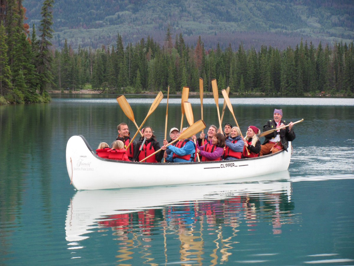 dewjasper's tweet photo. A paddle rattle to start off #ParksDay Voyageur canoe paddle on Lac Beauvert #Jasperparklodge #jaspernationalpark #friendsofjasper https://t.co/NPSEn31HsP