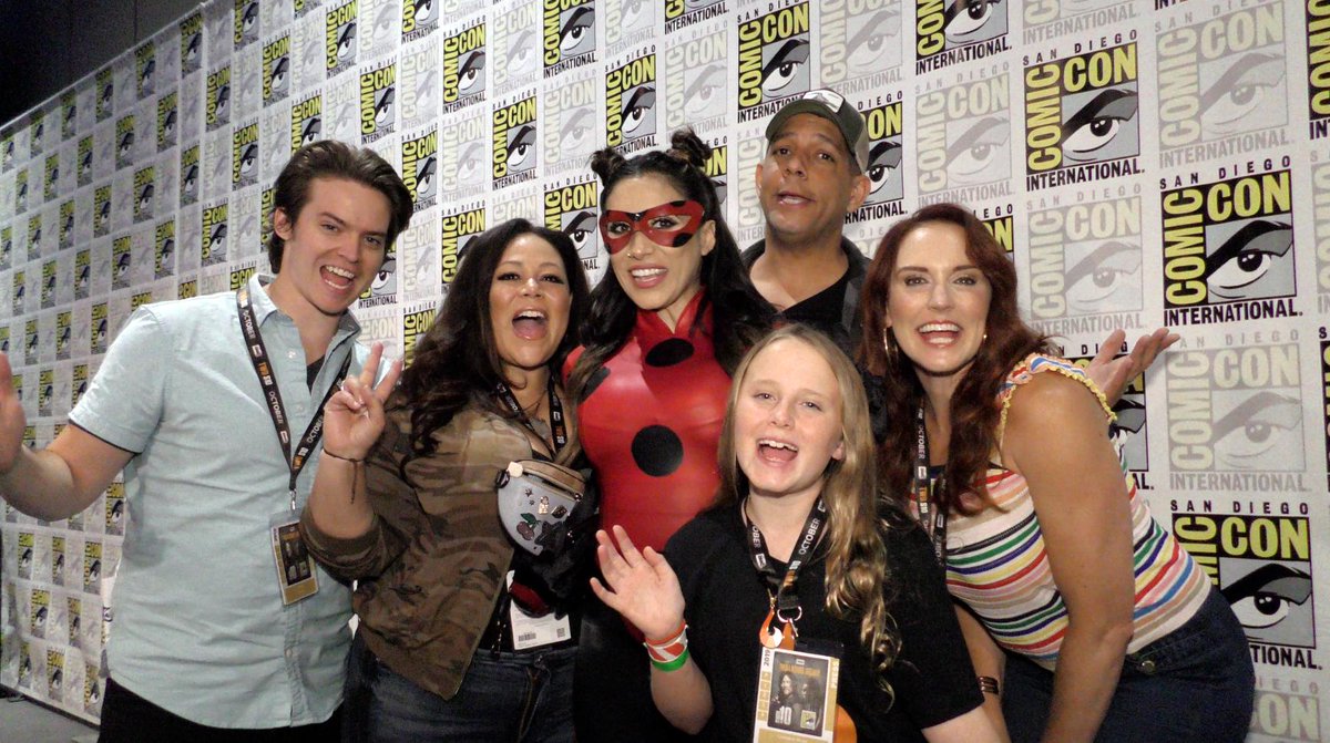 onthesceneadv's tweet photo. I had a MIRACULOUS time interviewing the cast at the ComicCon panel in San Diego. (Luka, Tikki, Marinette/Ladybug, Hawkmoth and Chloe/Queen Bee). Look for my Comic Con recap and exclusive cast interview videos next week on the official Miraculous YouTube channel. 🐞@Thomas_Astruc https://t.co/EFdmMjgaHH