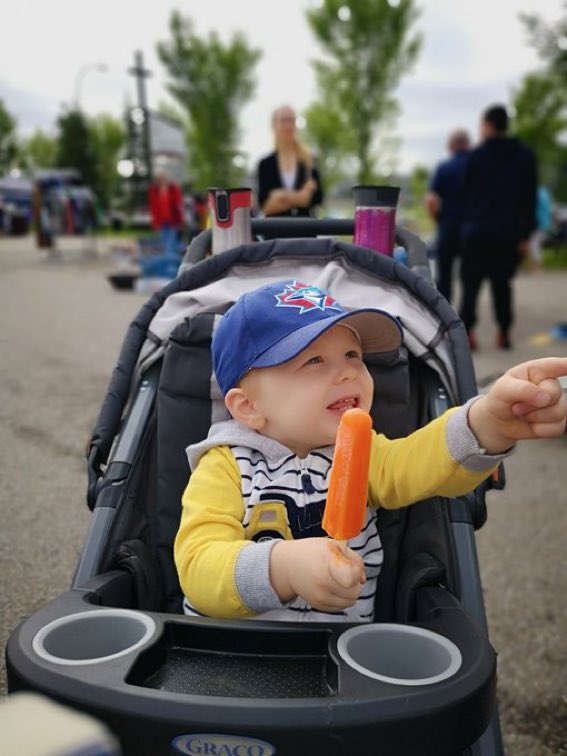 NOWTeddyGraham's tweet photo. The Ellerslie Community Garage Sale is a success! I may have gone a little overboard with my finds... but that's ok! Great vendors and quite a few steals here @NOWtrucksicle #NOWRadio1023 #NOWTrucksicle https://t.co/jiZDKpcXH9