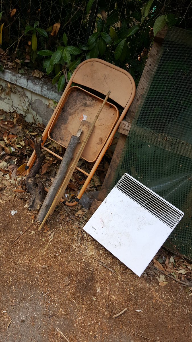 FloLeNulzec's tweet image. On a récupéré qqs trucs sympa et le panneau signalétique de la ville !

#amynagement in progress @laMYNE_ #TiLiOS #recyclage